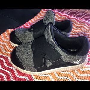 Sneaker adidas for toddler